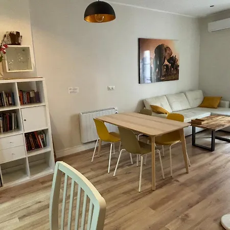 Precious And Original Center كاديز